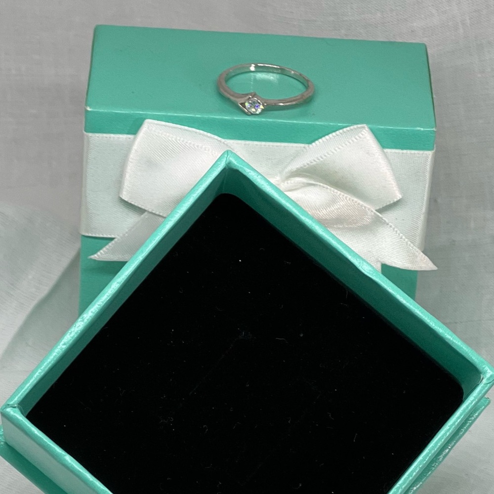 Unique Minimalist Dainty CZ Silver Plated Vintage Ring - Picture 4 of 9
